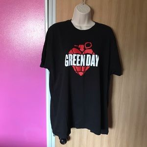 Black and red Green Day T-shirt